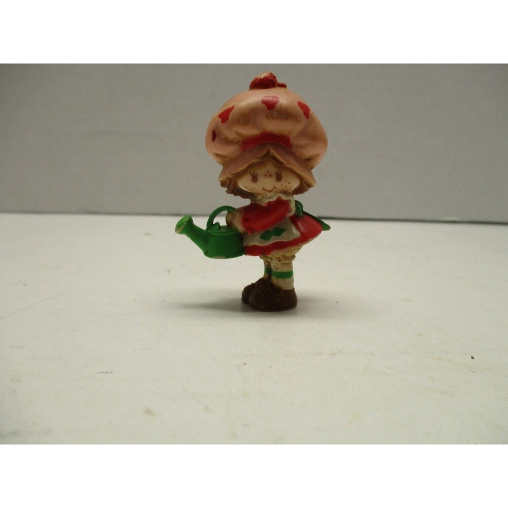 Vtg 1981 PVC Figure Strawberry Shortcake with her Watering Can Strawberryland 81